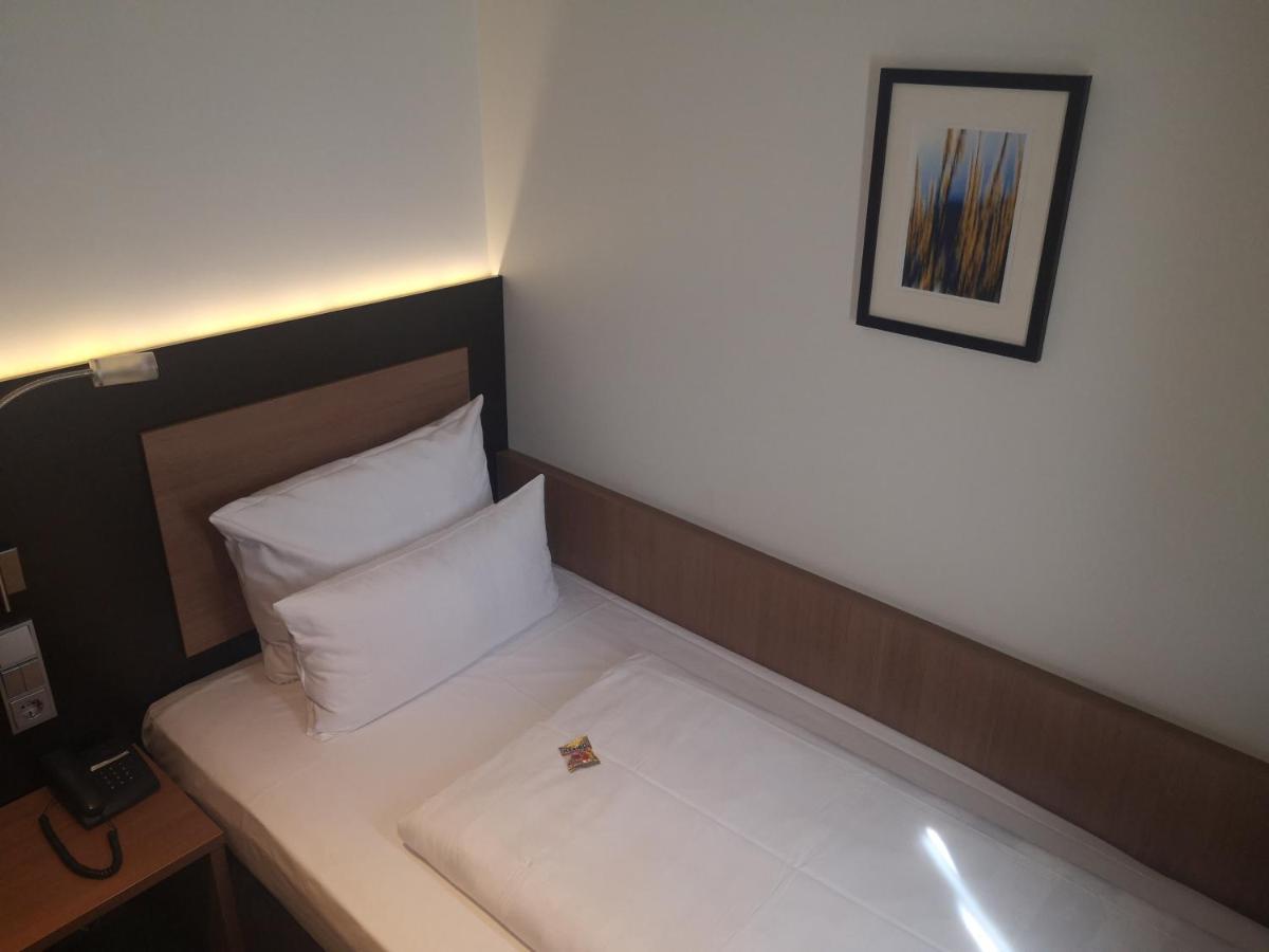 Astor Und 4*