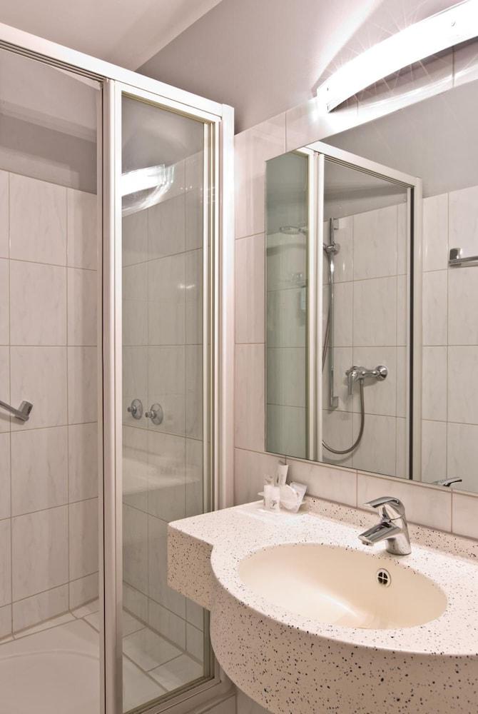 Astor Und 4*