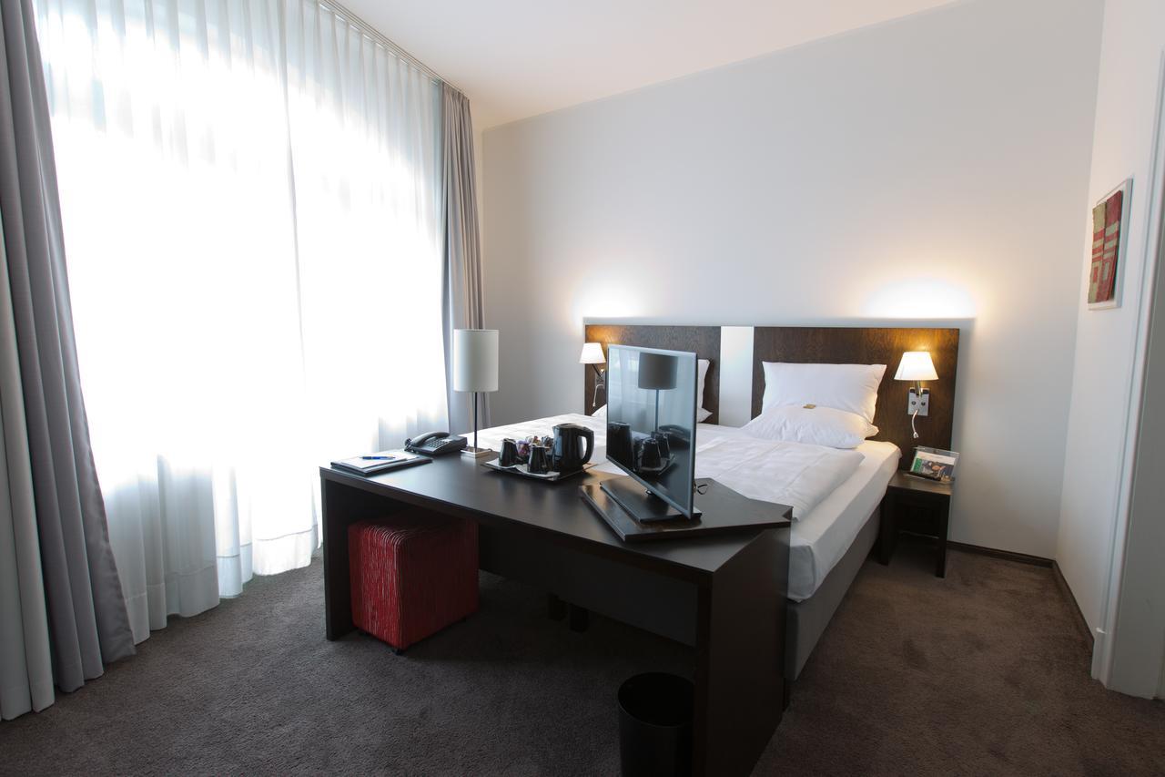 Astor Und 4*