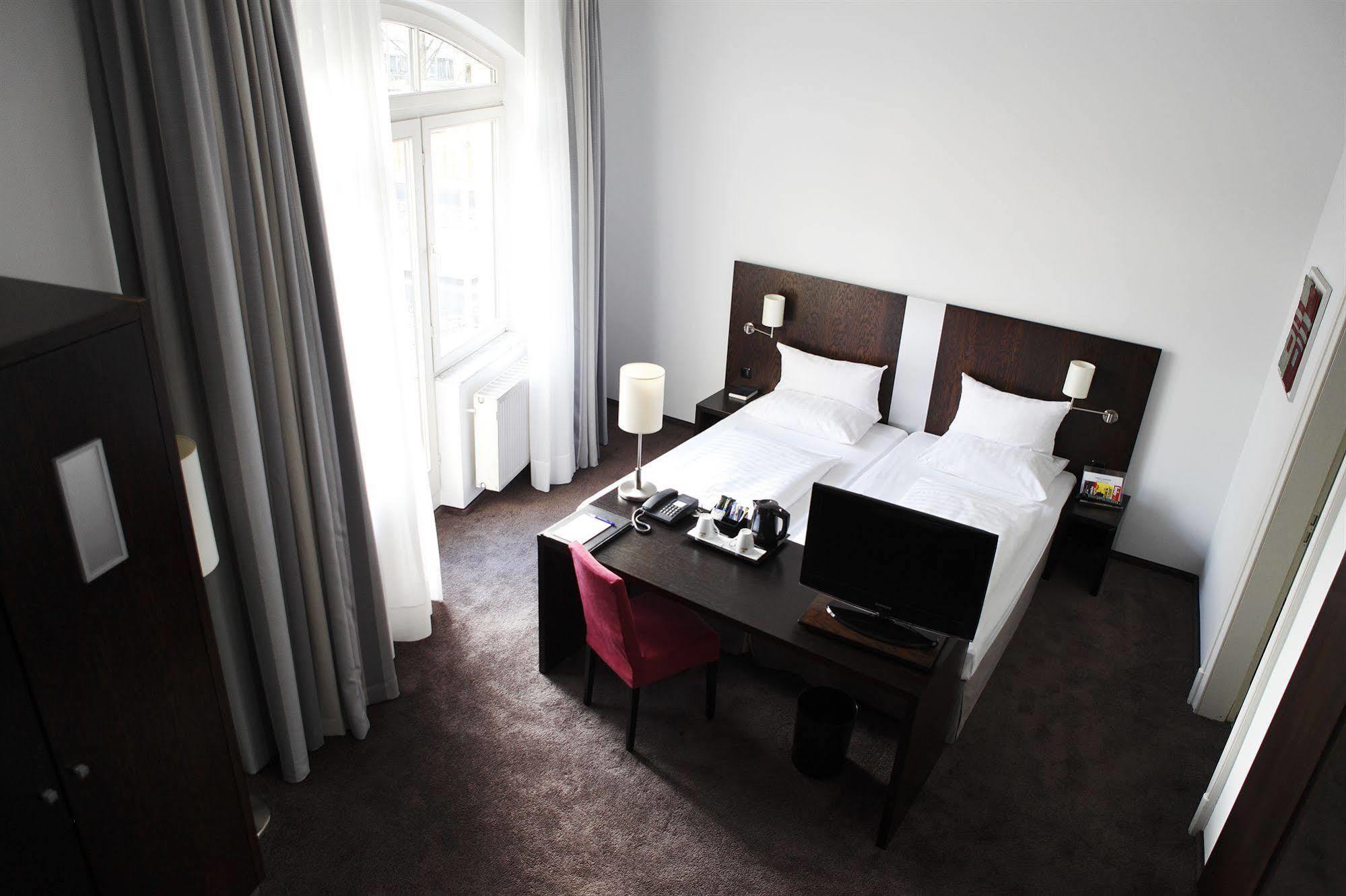 Hotel Astor Und 4*
